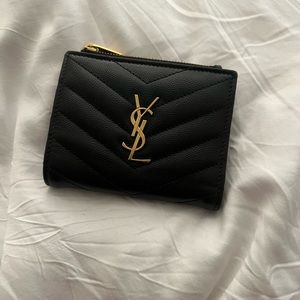 CASSANDRE SAINT LAURENT MATELASSÉ BI-FOLD
WALLET